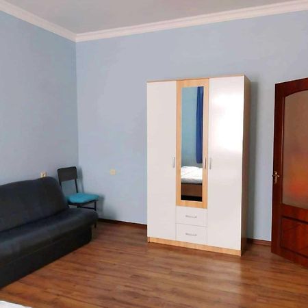 Apartment Near Sasundci Davit Metro Station Yerevan Exterior foto