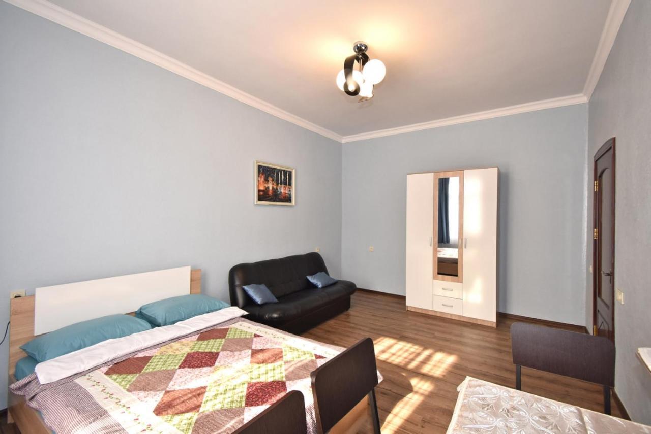 Apartment Near Sasundci Davit Metro Station Yerevan Exterior foto