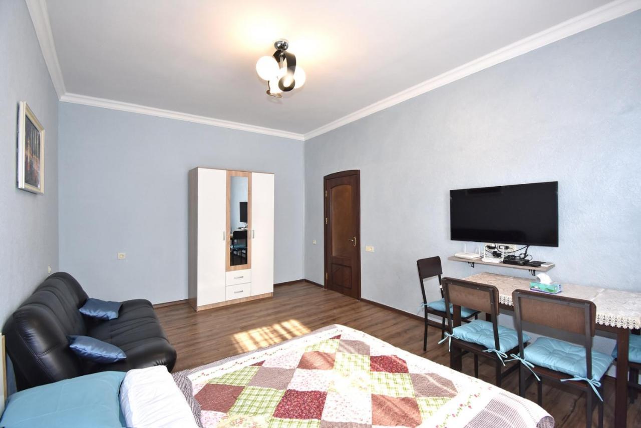 Apartment Near Sasundci Davit Metro Station Yerevan Exterior foto